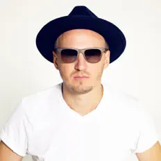 Poslechněte si interpreta МуВи, sledujte hudební videa, přečtěte si životopis, podívejte se na data turné a další informace.