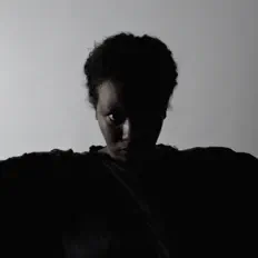 Hör dir Mirel Wagner an, schau dir Musikvideos an, lies die Biografie, finde Tourdaten und mehr!