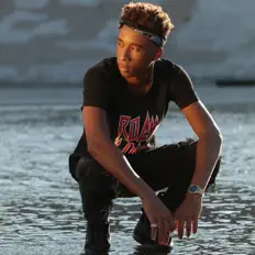 收听 MKN、观看音乐视频、阅读小传、查看巡演日期等 ！