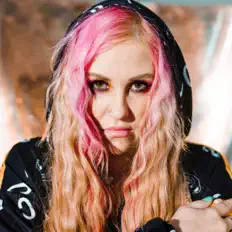 Poslechněte si interpreta Nikangelife, sledujte hudební videa, přečtěte si životopis, podívejte se na data turné a další informace.