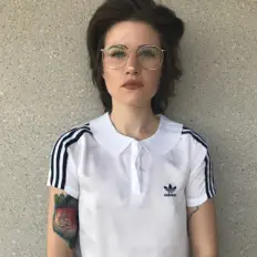 INTERNET DAUGHTER सुनें, म्यूज़िक वीडियो देखें, बायो पढ़ें, दौरे की तारीखें और बहुत कुछ देखें!