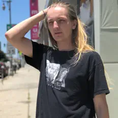 聆聽 Murphsk8s、觀看音樂影片、閱讀小傳、查看巡演日期等！