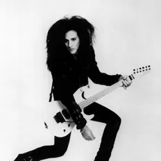 收听 Steve Stevens、观看音乐视频、阅读小传、查看巡演日期等 ！
