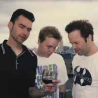 Poslechněte si interpreta undefined, sledujte hudební videa, přečtěte si životopis, podívejte se na data turné a další informace.