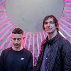 收听 Harris & Hurr、观看音乐视频、阅读小传、查看巡演日期等 ！