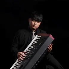 Min Jae, Kim (JazzMin)を聴いたり、ミュージックビデオを鑑賞したり、経歴やツアー日程などを確認したりしましょう！