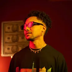 Luister naar Mawii, bekijk muziekvideo's, lees de bio, bekijk de tourdata, en meer!