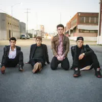 Escucha a undefined, mira videos musicales, lee su biografía, consulta las fechas de las gira y más.