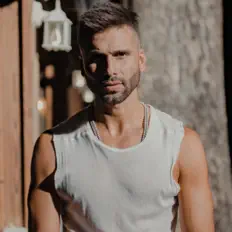 Ascolta Christian Daniel, guarda video musicali, leggi la biografia, vedi le date del tour & altro!