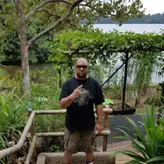 Dengarkan Supreme RS, tonton video musik, baca bio, lihat tanggal tur & lainnya!