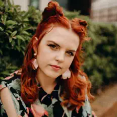 Dengarkan Meg Birch, tonton video musik, baca bio, lihat tanggal tur & lainnya!