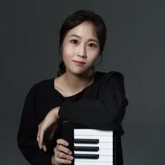 Listen to Kwack Min Hee, watch music videos, read bio, see tour dates & more!