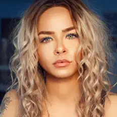 Ouça ASMR HANNA, assista a videoclipes, leia a biografia, veja as datas das turnês e mais!