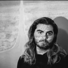 Eric Vattimaを聴いたり、ミュージックビデオを鑑賞したり、経歴やツアー日程などを確認したりしましょう！