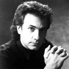 Ακούστε περιεχόμενο από Dennis DeYoung, παρακολουθήστε μουσικά βίντεο, διαβάστε το βιογραφικό, δείτε ημερομηνίες περιοδείας, και πολλά ακόμη!