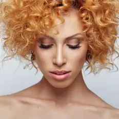收听 Aliona Moon、观看音乐视频、阅读小传、查看巡演日期等 ！