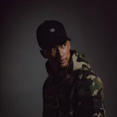 聆聽 Danni、觀看音樂影片、閱讀小傳、查看巡演日期等！