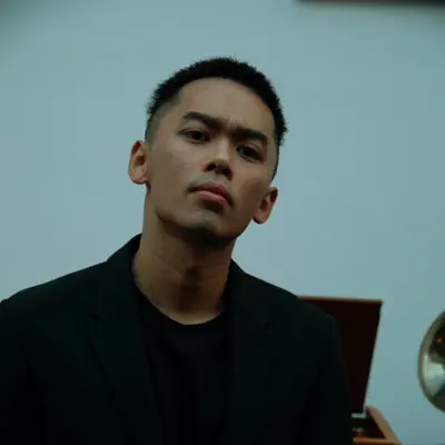 Listen to Zheng Hailong, watch music videos, read bio, see tour dates & more!