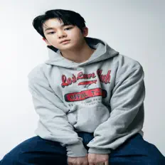 聆聽 장현수、觀看音樂影片、閱讀小傳、查看巡演日期等！