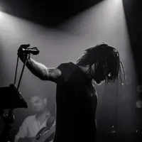 Ascolta undefined, guarda video musicali, leggi la biografia, vedi le date del tour & altro!