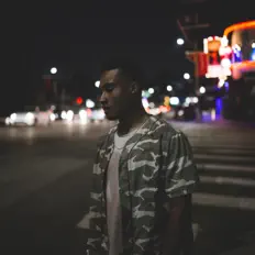 Poslechněte si interpreta Brayell, sledujte hudební videa, přečtěte si životopis, podívejte se na data turné a další informace.