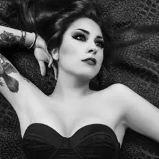 收听 La Ramona、观看音乐视频、阅读小传、查看巡演日期等 ！