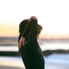 Namaste Healing Yogaを聴いたり、ミュージックビデオを鑑賞したり、経歴やツアー日程などを確認したりしましょう！