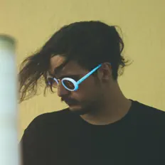 Dengarkan Low Disco, tonton video musik, baca bio, lihat tanggal tur & lainnya!
