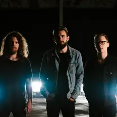 Ascolta Shades, guarda video musicali, leggi la biografia, vedi le date del tour & altro!