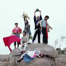 Listen to Club del Río, watch music videos, read bio, see tour dates & more!