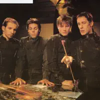 Hör dir undefined an, schau dir Musikvideos an, lies die Biografie, finde Tourdaten und mehr!