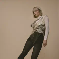 聆聽 Vesala、觀看音樂影片、閱讀小傳、查看巡演日期等！