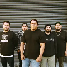 聆聽 Rotting Out、觀看音樂影片、閱讀小傳、查看巡演日期等！
