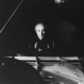 Ascolta Lalo Schifrin, guarda video musicali, leggi la biografia, vedi le date del tour & altro!