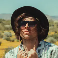 收听 Thoreau、观看音乐视频、阅读小传、查看巡演日期等 ！