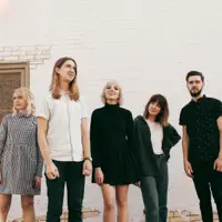 Escucha a undefined, mira videos musicales, lee su biografía, consulta las fechas de las gira y más.