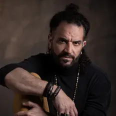 Poslechněte si interpreta Yaya, sledujte hudební videa, přečtěte si životopis, podívejte se na data turné a další informace.