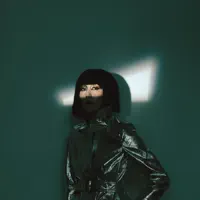 Dengarkan undefined, tonton video musik, baca bio, lihat tanggal tur & lainnya!