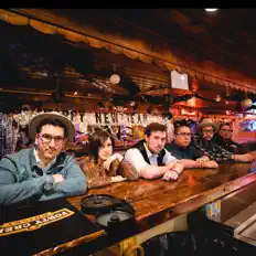 The Noms dinle, müzik videolarını izle, biyografisini oku, tur tarihlerini ve daha fazlasını gör!