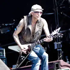 聆聽 Michael Schenker、觀看音樂影片、閱讀小傳、查看巡演日期等！
