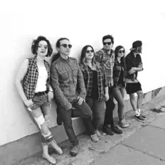 收听 Sleep in Heads、观看音乐视频、阅读小传、查看巡演日期等 ！