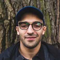 Poslechněte si interpreta Arab, sledujte hudební videa, přečtěte si životopis, podívejte se na data turné a další informace.