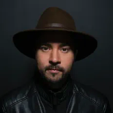 收听 Edward Ramírez、观看音乐视频、阅读小传、查看巡演日期等 ！