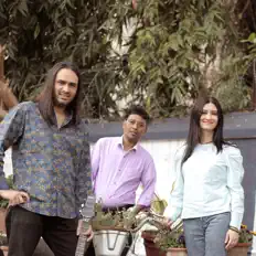 Krosswindz सुनें, म्यूज़िक वीडियो देखें, बायो पढ़ें, दौरे की तारीखें और बहुत कुछ देखें!
