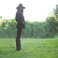 Ascolta undefined, guarda video musicali, leggi la biografia, vedi le date del tour & altro!