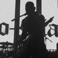 Hör dir undefined an, schau dir Musikvideos an, lies die Biografie, finde Tourdaten und mehr!