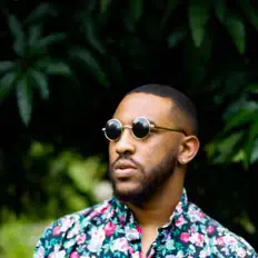 TheMusicianを聴いたり、ミュージックビデオを鑑賞したり、経歴やツアー日程などを確認したりしましょう！