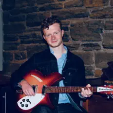 Écoutez Tommy Leahy, regardez des vidéoclips, lisez la biographie, consultez les dates de tournée et plus encore !