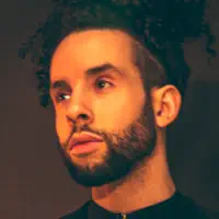 Ouça undefined, assista a videoclipes, leia a biografia, veja as datas das turnês e mais!