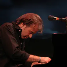 Ascolta Jim Wilson, guarda video musicali, leggi la biografia, vedi le date del tour & altro!